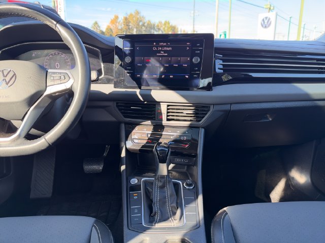 Used 2025 Volkswagen Jetta SE FWD image 22