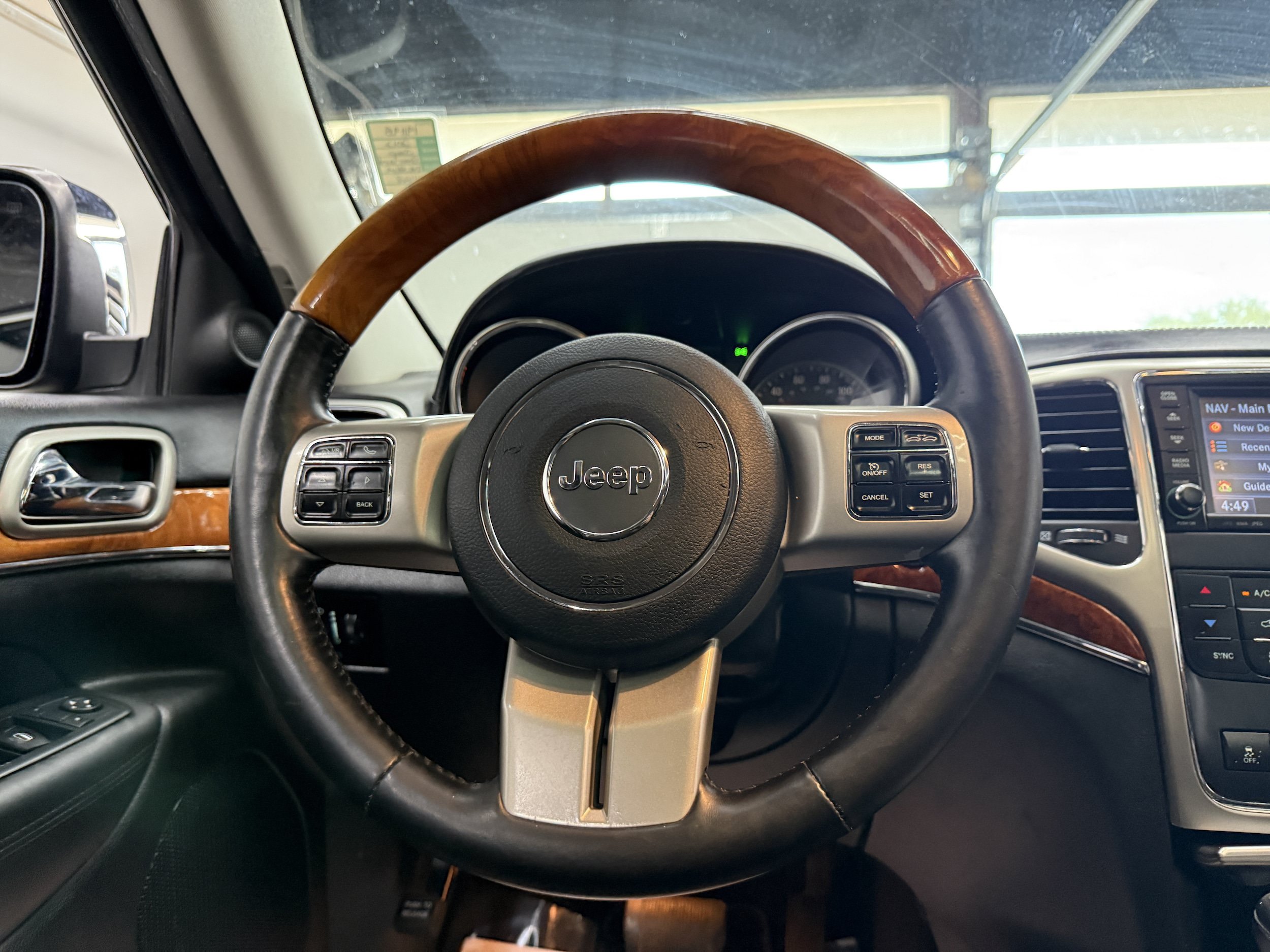 Used 2012 Jeep Grand Cherokee Overland AWD/4WD image 13