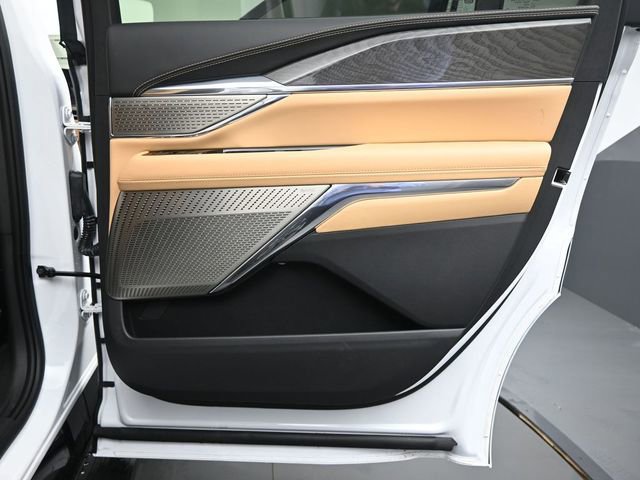 New 2025 Cadillac Escalade IQ Luxury 2 AWD/4WD image 17