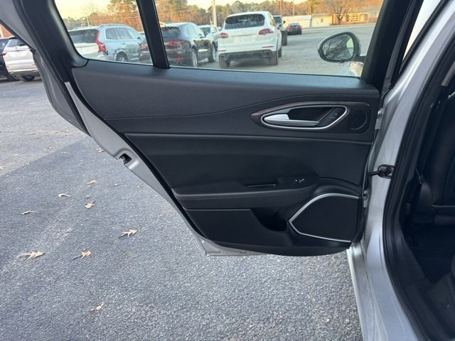 Used 2020 Alfa Romeo Giulia Ti w/ Nero Edizione image 15