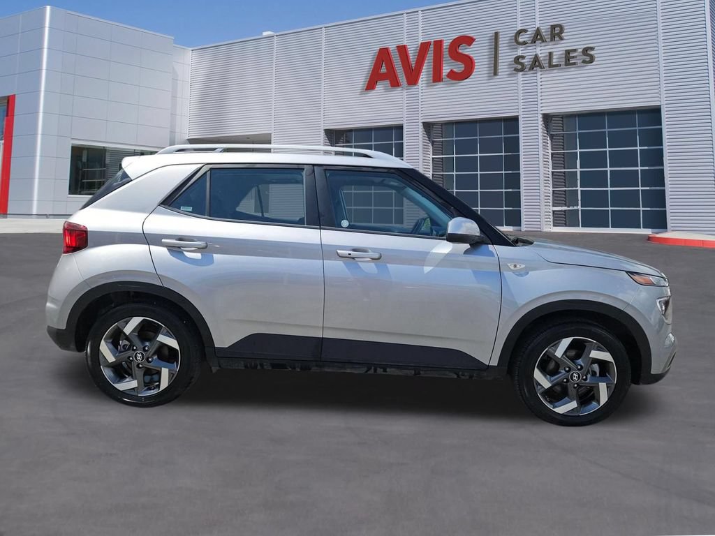 Used 2025 Hyundai Venue SEL FWD image 6