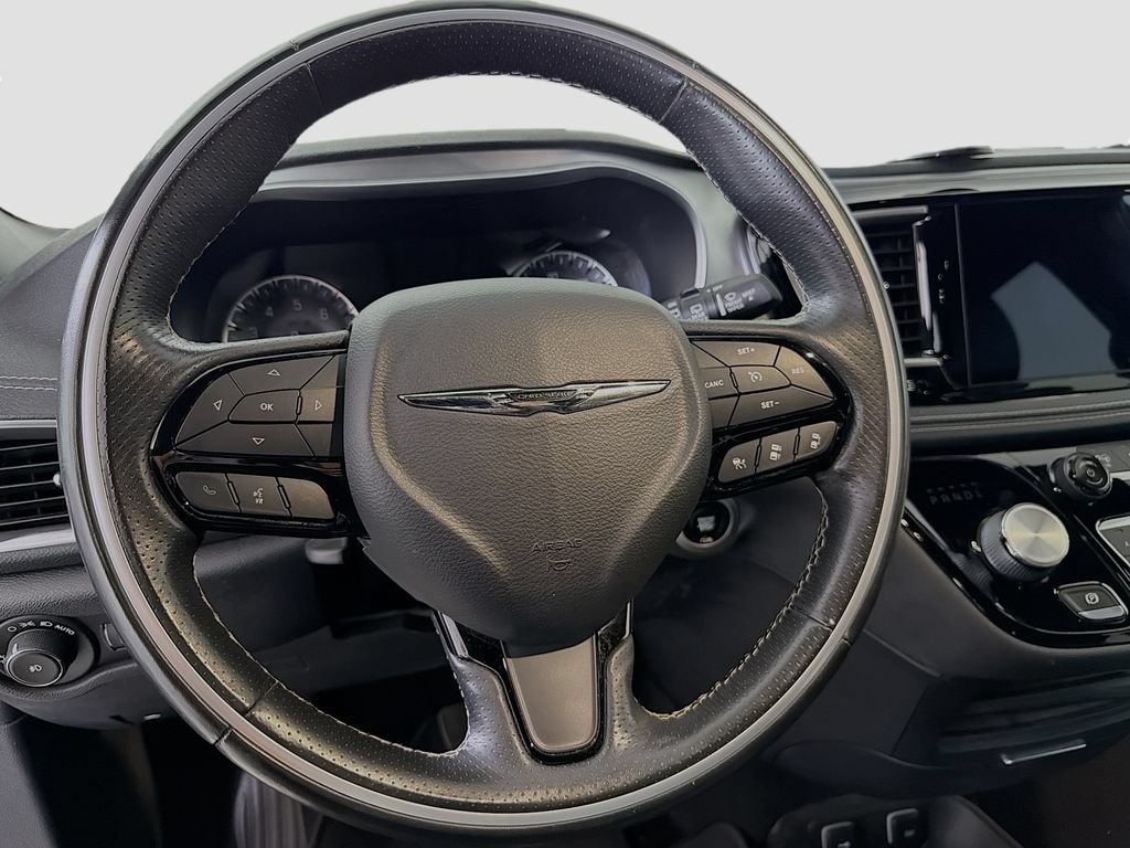Used 2019 Chrysler Pacifica Limited w/ Advanced Safetytec Group FWD image 12
