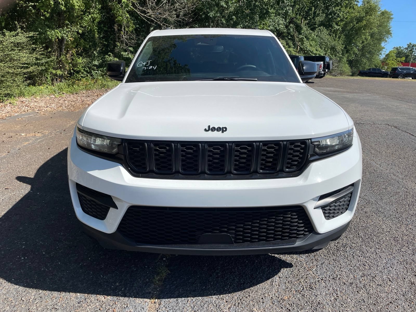 Used 2023 Jeep Grand Cherokee Altitude AWD/4WD image 10