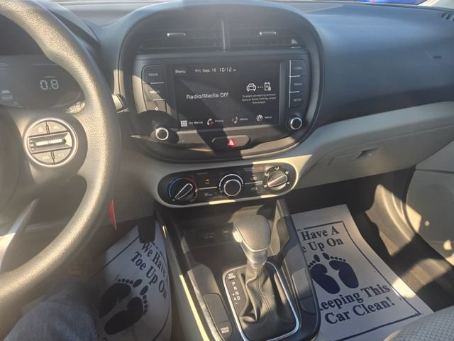 Used 2025 Kia Soul LX w/ LX Technology Package FWD image 2