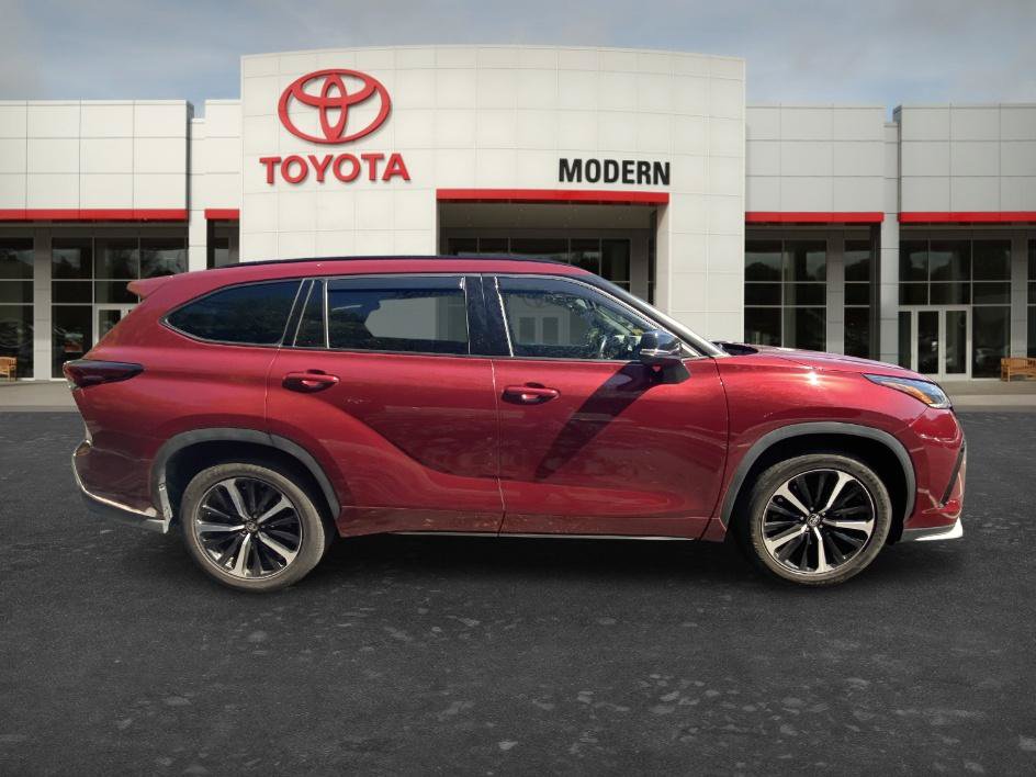 Used 2021 Toyota Highlander XSE FWD image 21