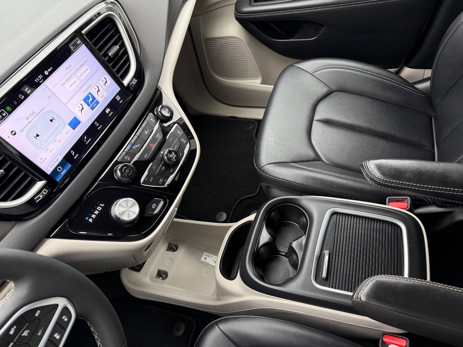 Used 2024 Chrysler Pacifica Touring-L image 26