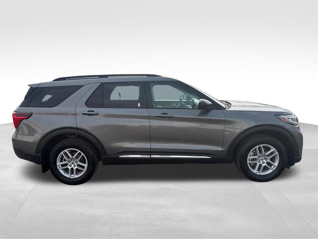 Used 2025 Ford Explorer Active AWD/4WD image 9