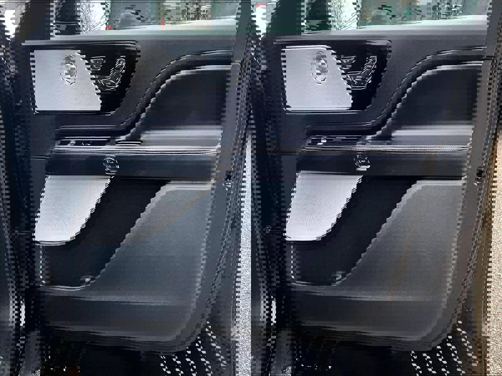 Used 2022 Lincoln Aviator Reserve w/ Equipment Group 201A image 12