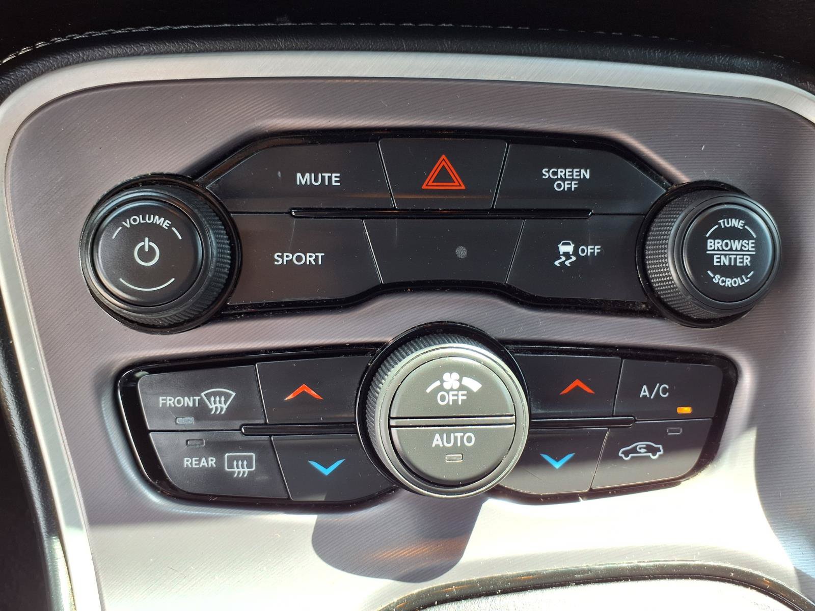 Used 2022 Dodge Challenger SXT RWD image 9