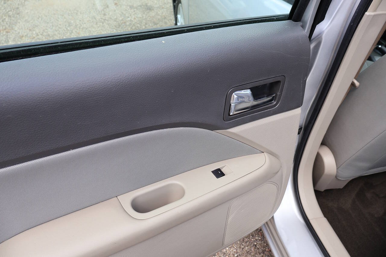 Used 2012 Ford Fusion S FWD image 16