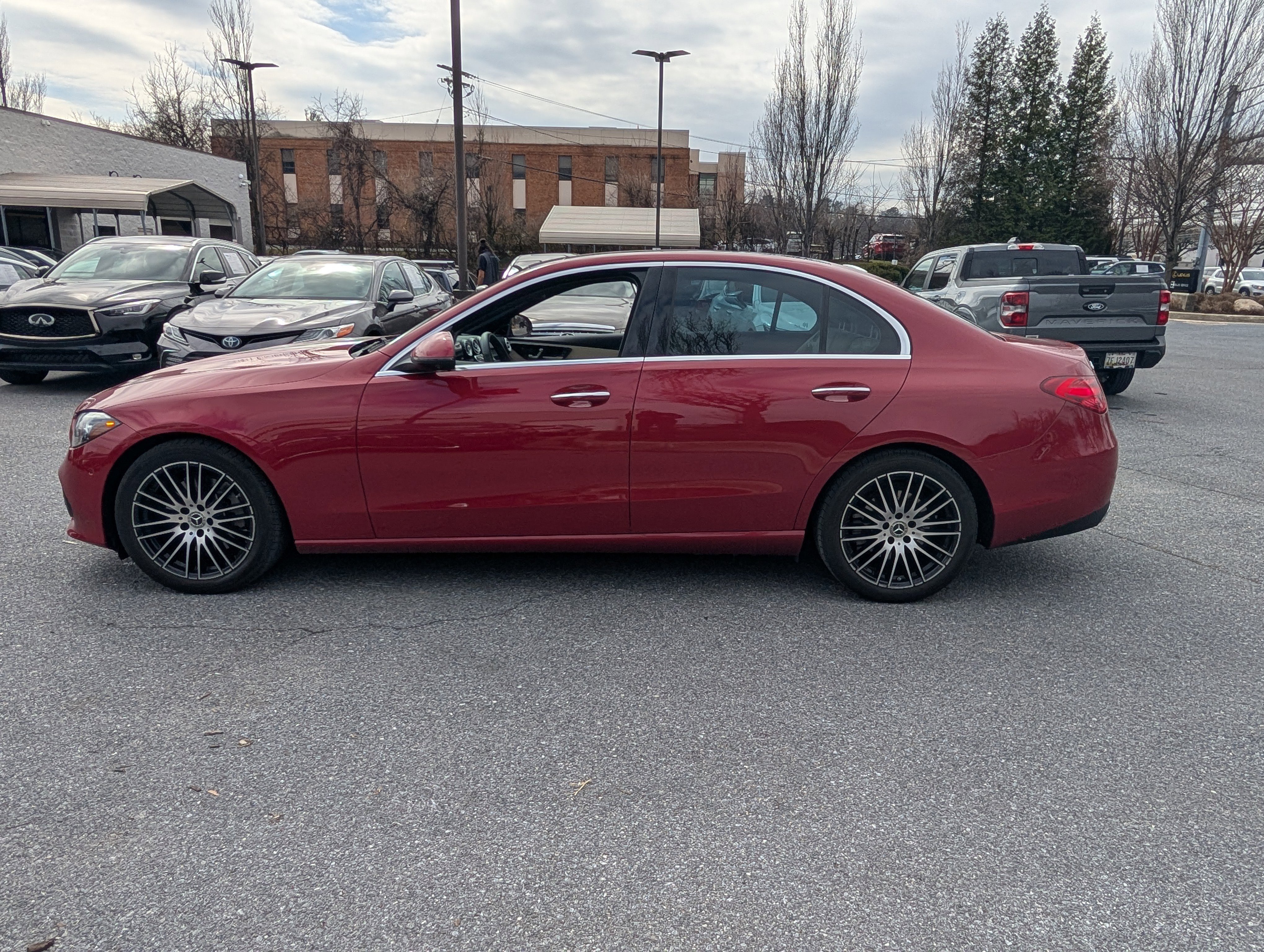 Used 2025 Mercedes-Benz C 300 4MATIC Sedan image 6