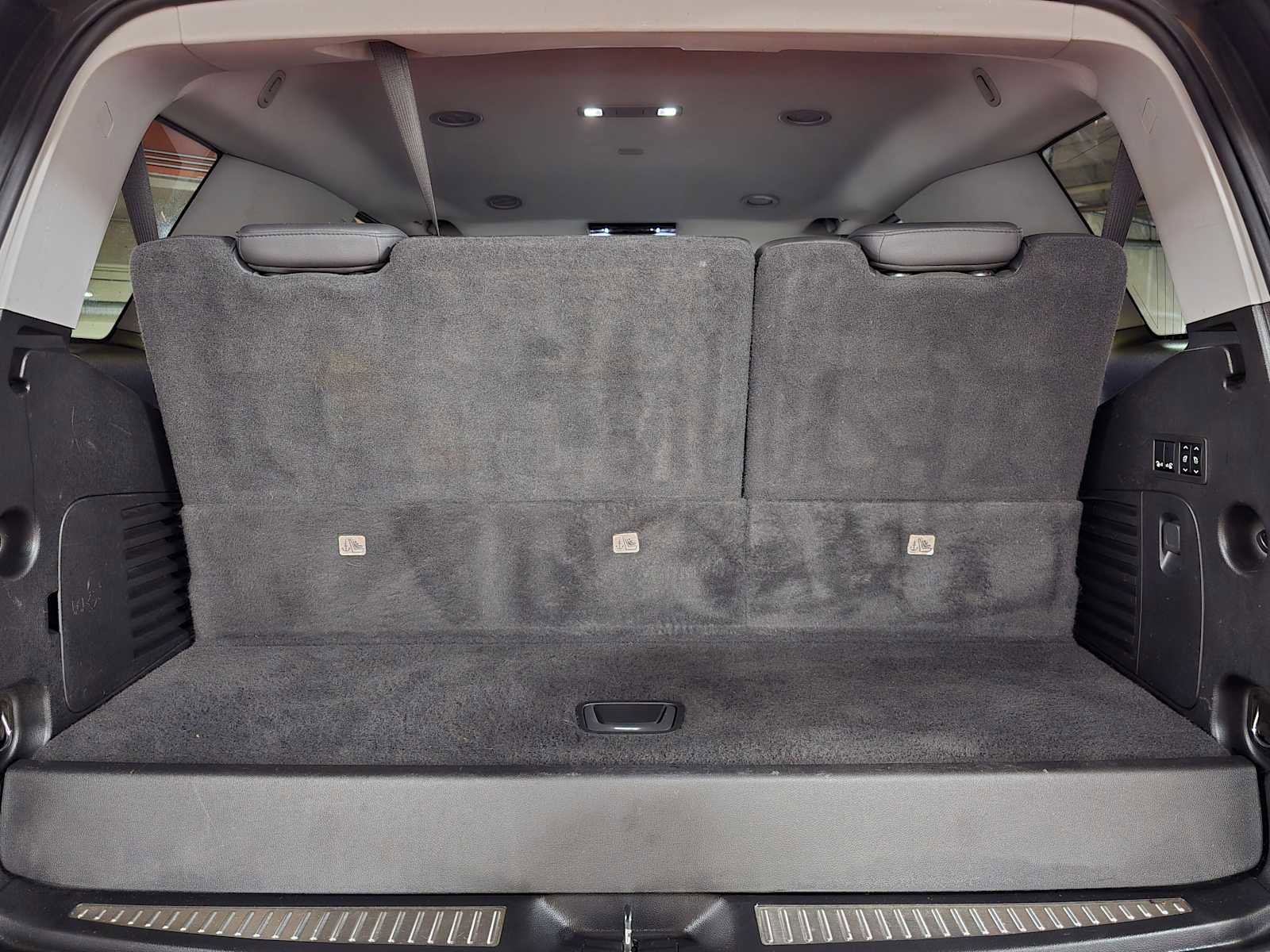 Used 2020 Cadillac Escalade Premium Luxury image 17