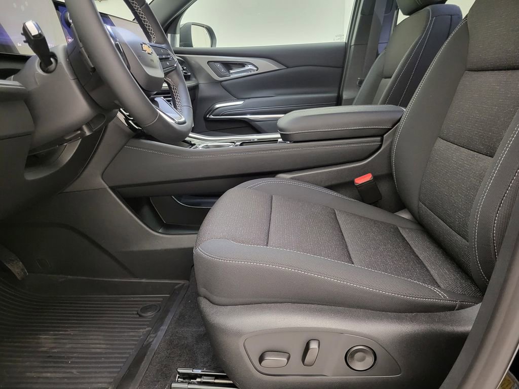 New 2026 Chevrolet Traverse LT w/ Driver Confidence Package image 3