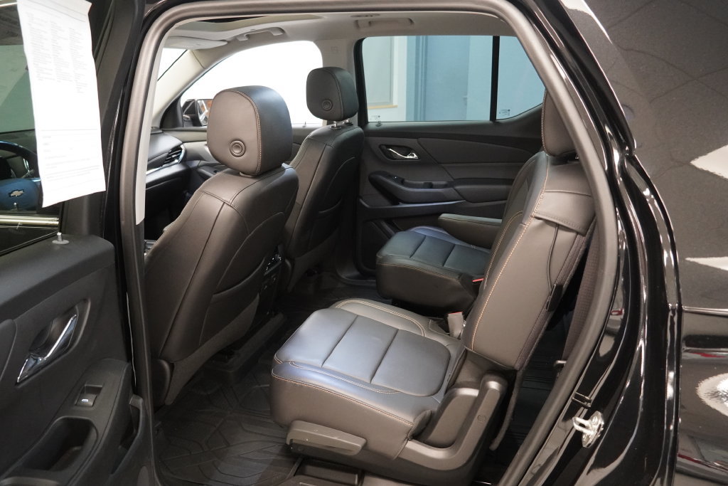 Used 2021 Chevrolet Traverse LT w/ LT Premium Package AWD/4WD image 19