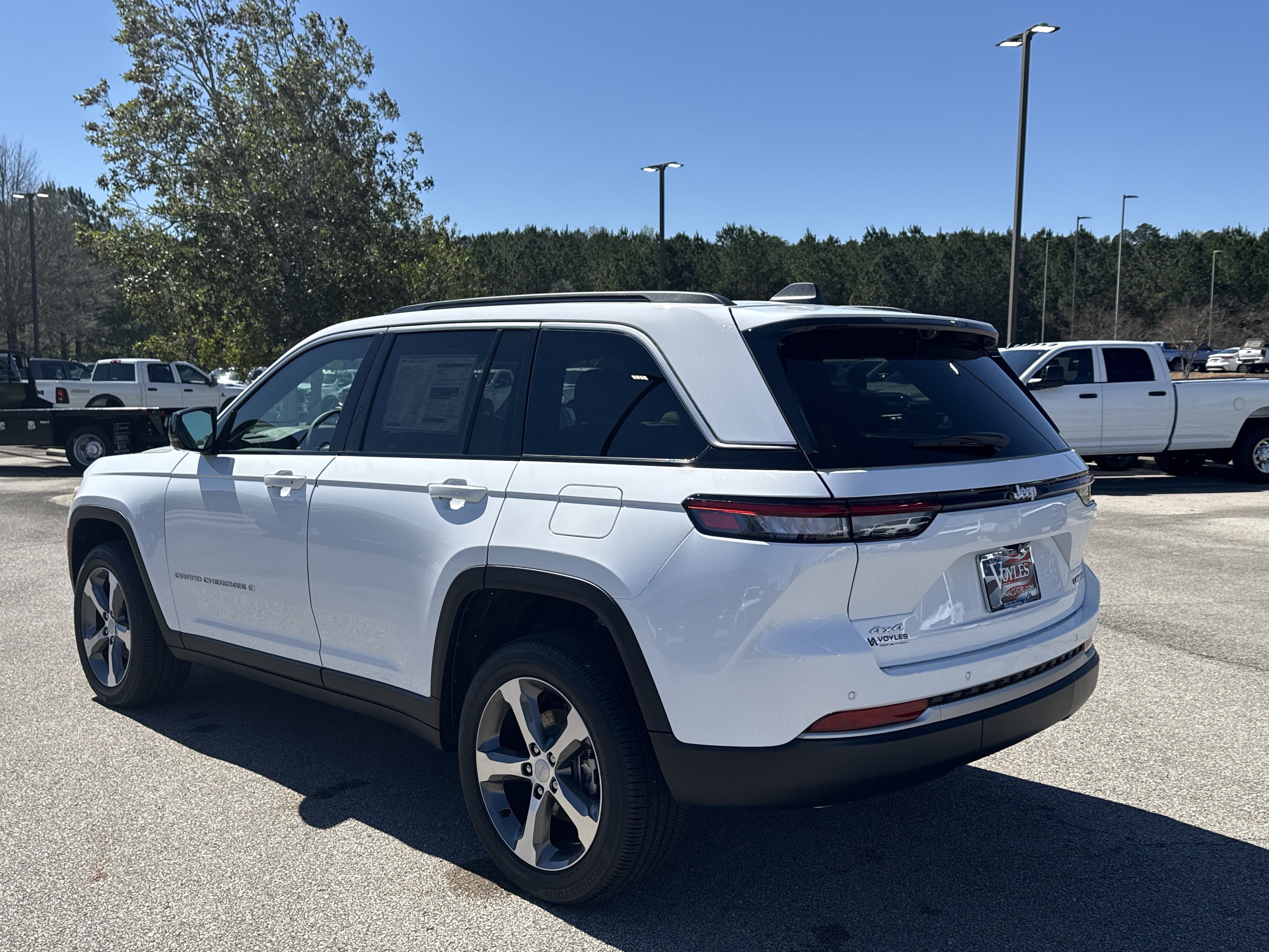 New 2026 Jeep Grand Cherokee Limited w/ Luxury Tech Group II AWD/4WD image 5