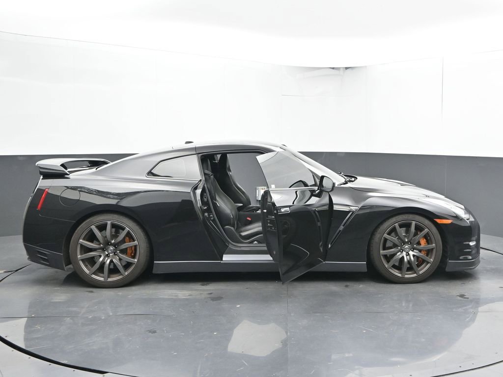 Used 2014 Nissan GT-R Premium image 54