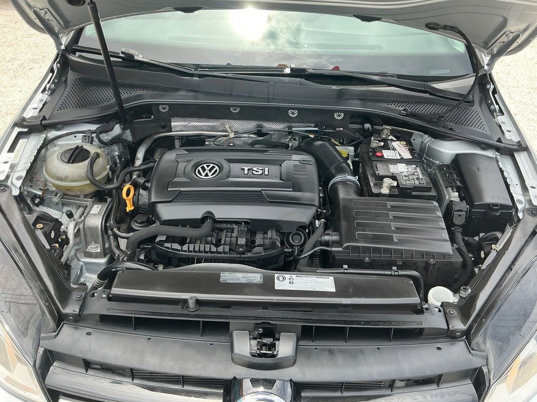 Used 2016 Volkswagen Golf S image 34