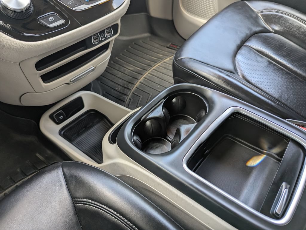 Used 2023 Chrysler Pacifica Touring-L FWD image 21