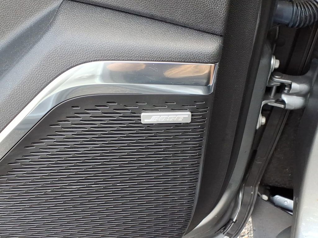 Used 2025 GMC Acadia Elevation image 17