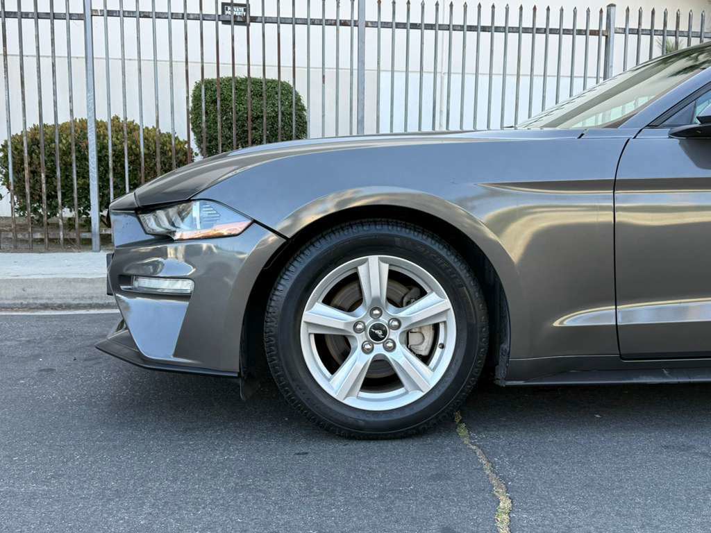 Used 2019 Ford Mustang Convertible RWD image 3