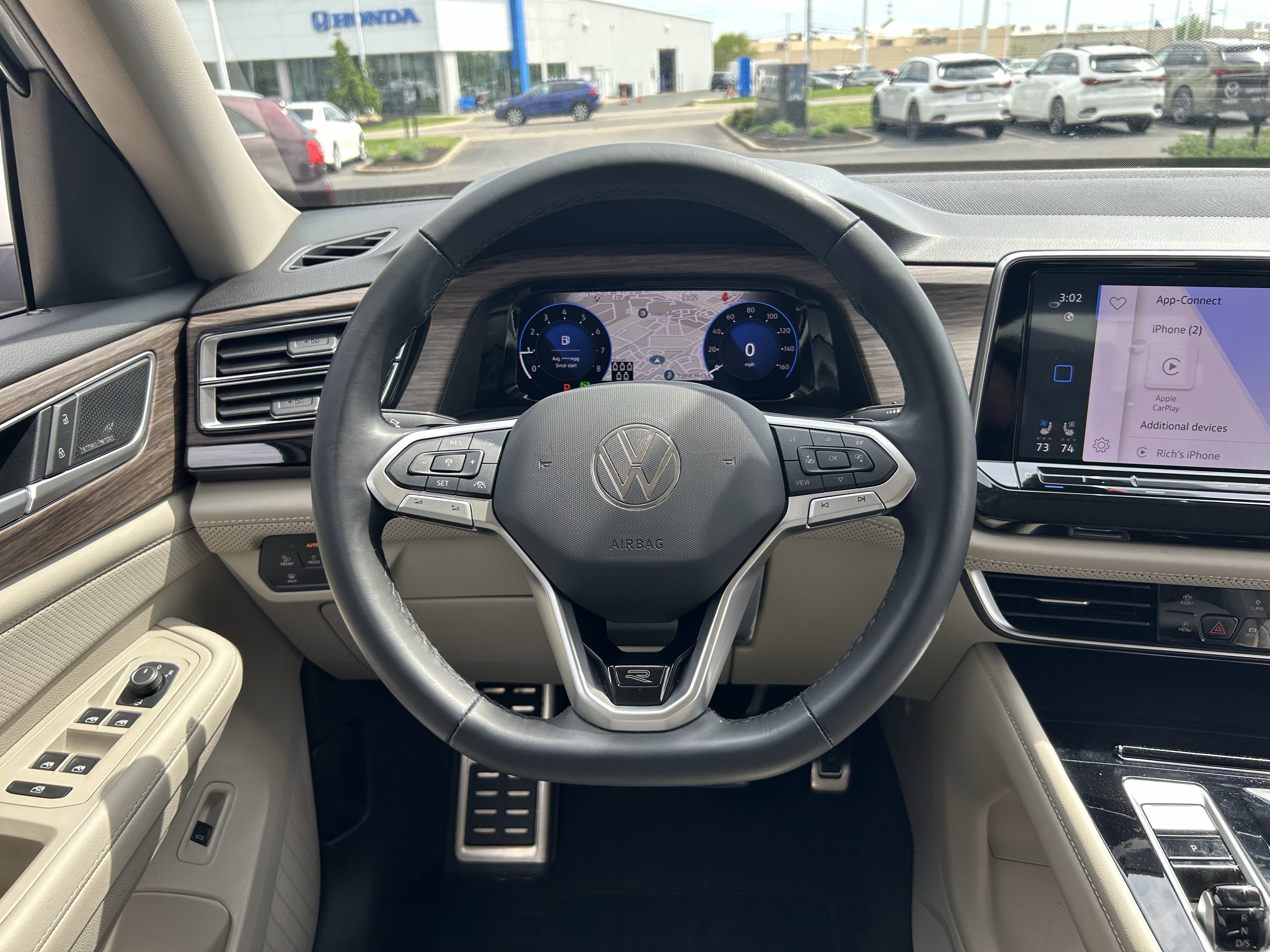 Used 2024 Volkswagen Atlas SEL Premium R-Line image 10