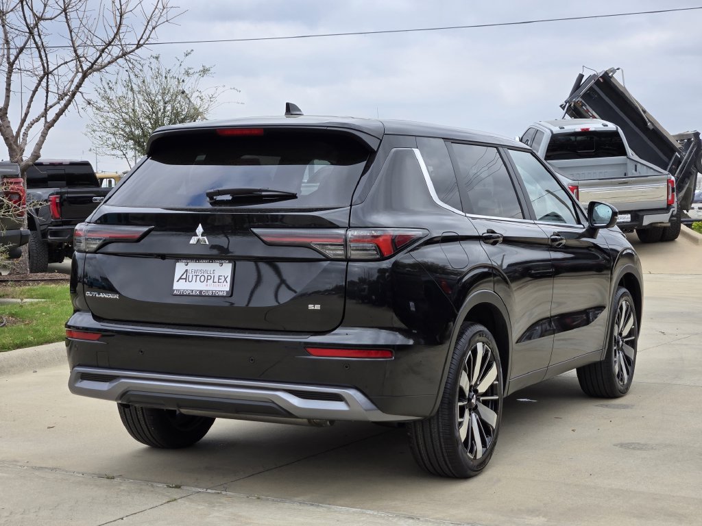 New 2026 Mitsubishi Outlander LE FWD image 4