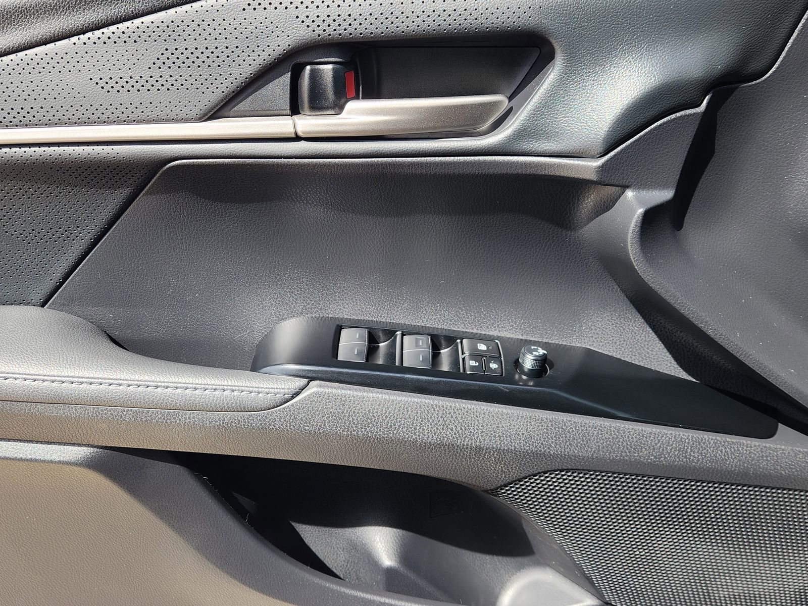 Used 2025 Toyota Camry XSE w/ Premium Package image 27