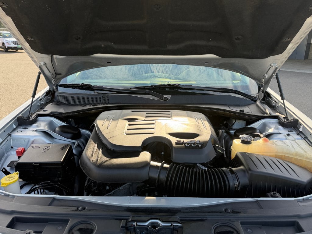 Used 2020 Chrysler 300 Limited RWD image 30