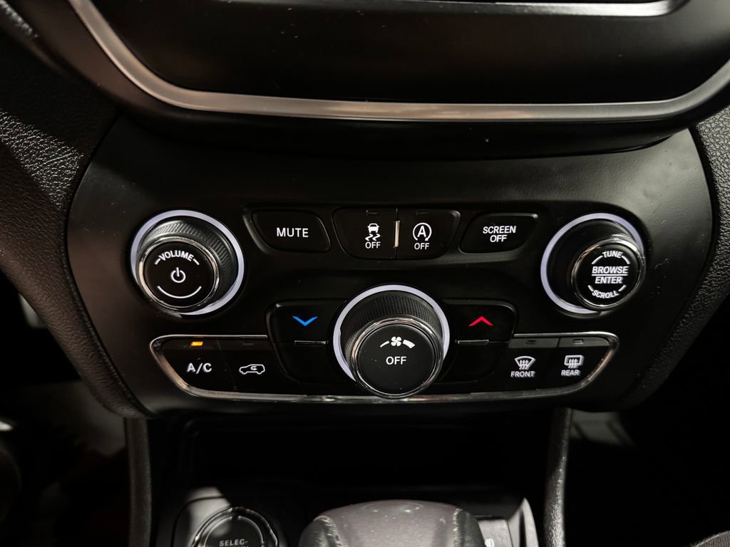 Used 2021 Jeep Cherokee Sport w/ Popular Appearance Group AWD/4WD image 34