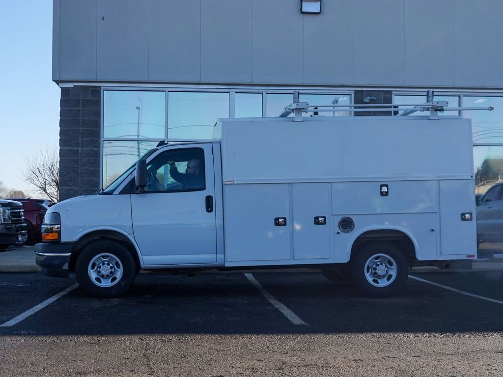 Used 2022 Chevrolet Express 3500 w/ Power Convenience Package image 5