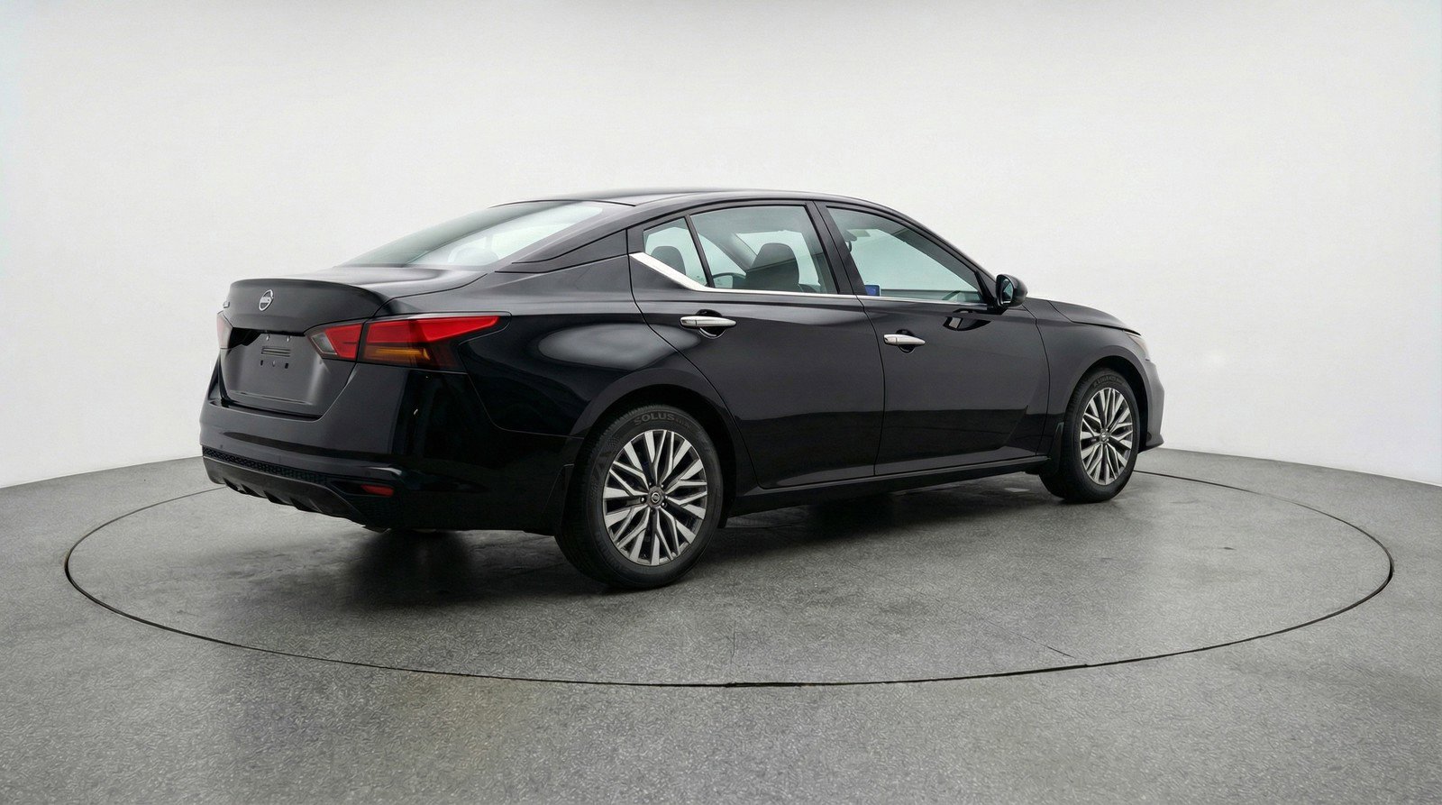 Used 2025 Nissan Altima 2.5 SV image 9