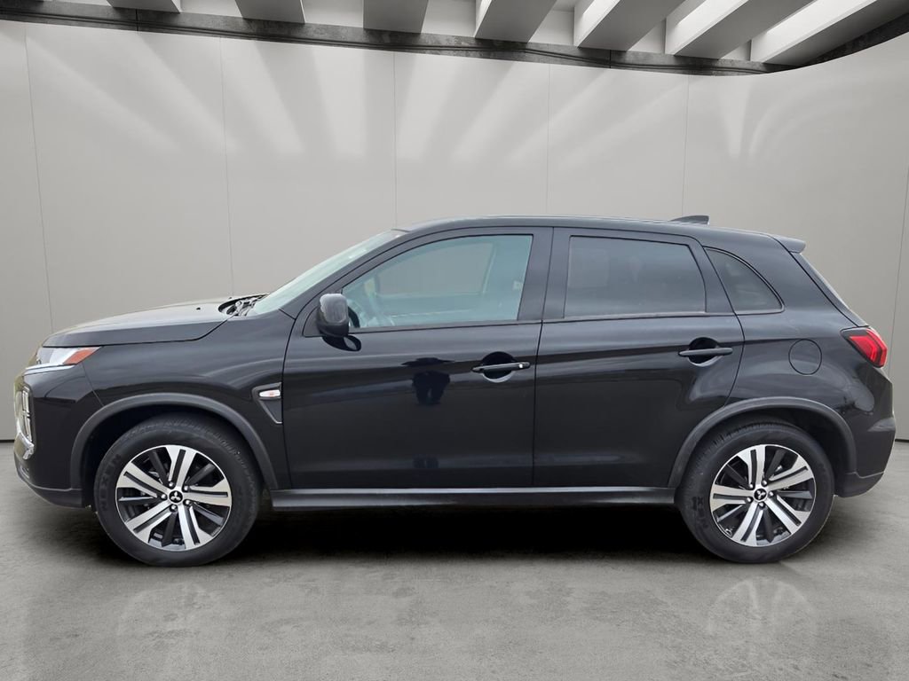 Used 2025 Mitsubishi Outlander Sport ES image 2