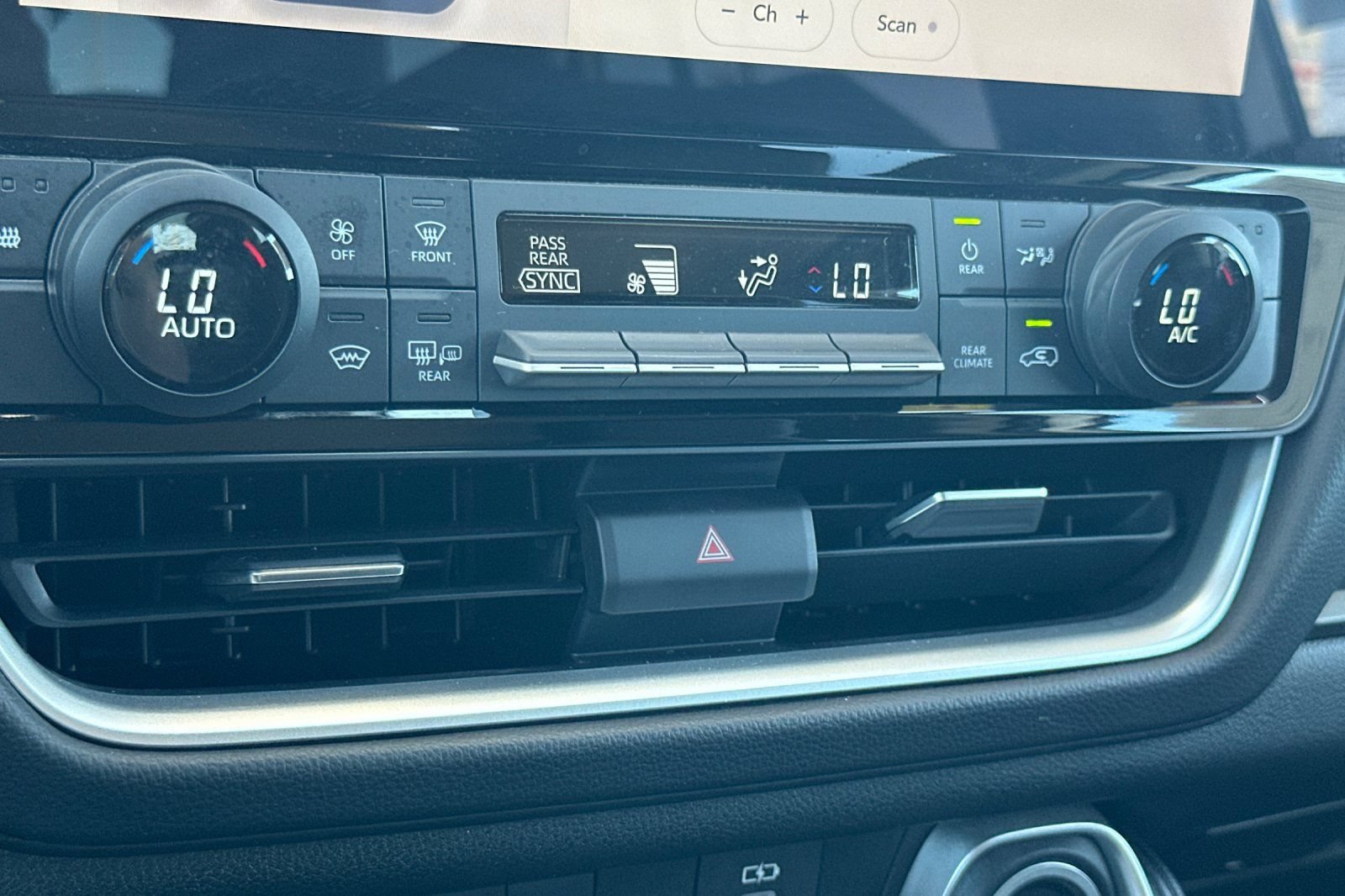 Certified 2025 Toyota Grand Highlander AWD image 24