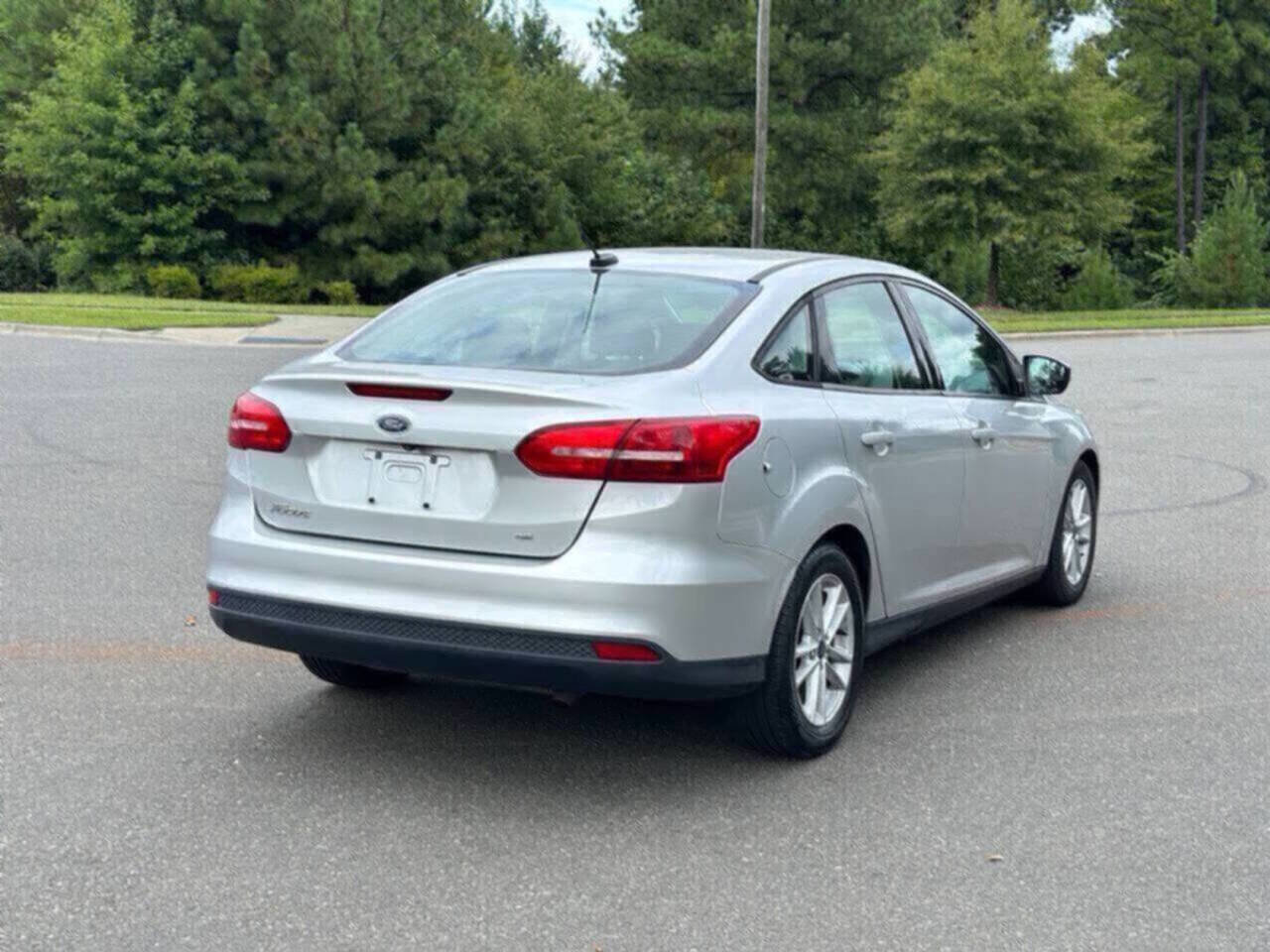 Used 2017 Ford Focus SE w/ Cold Weather Package image 7