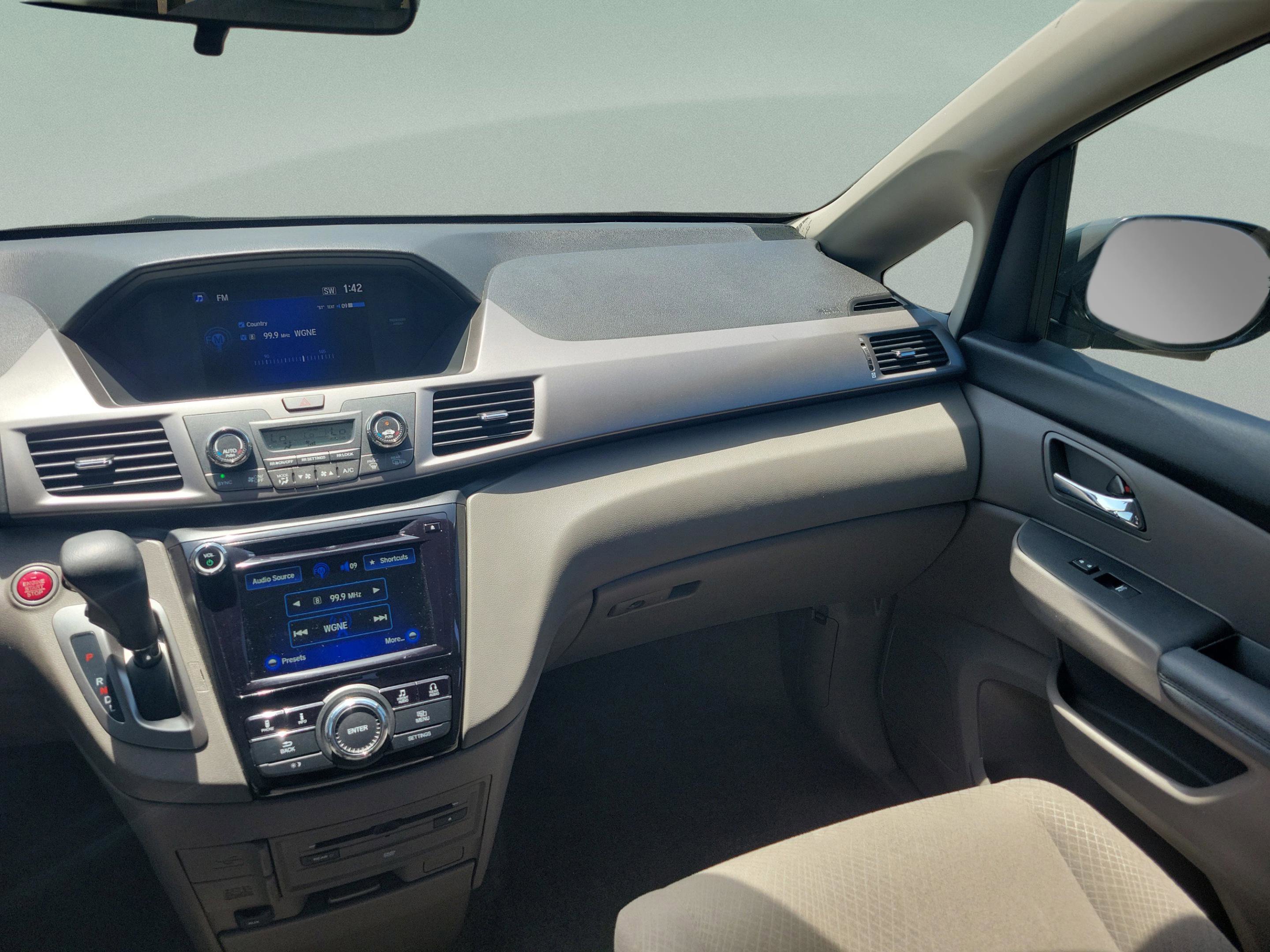 Used 2016 Honda Odyssey SE image 18