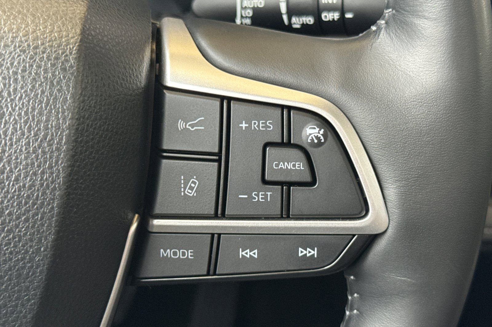 Used 2024 Toyota Highlander Platinum image 28