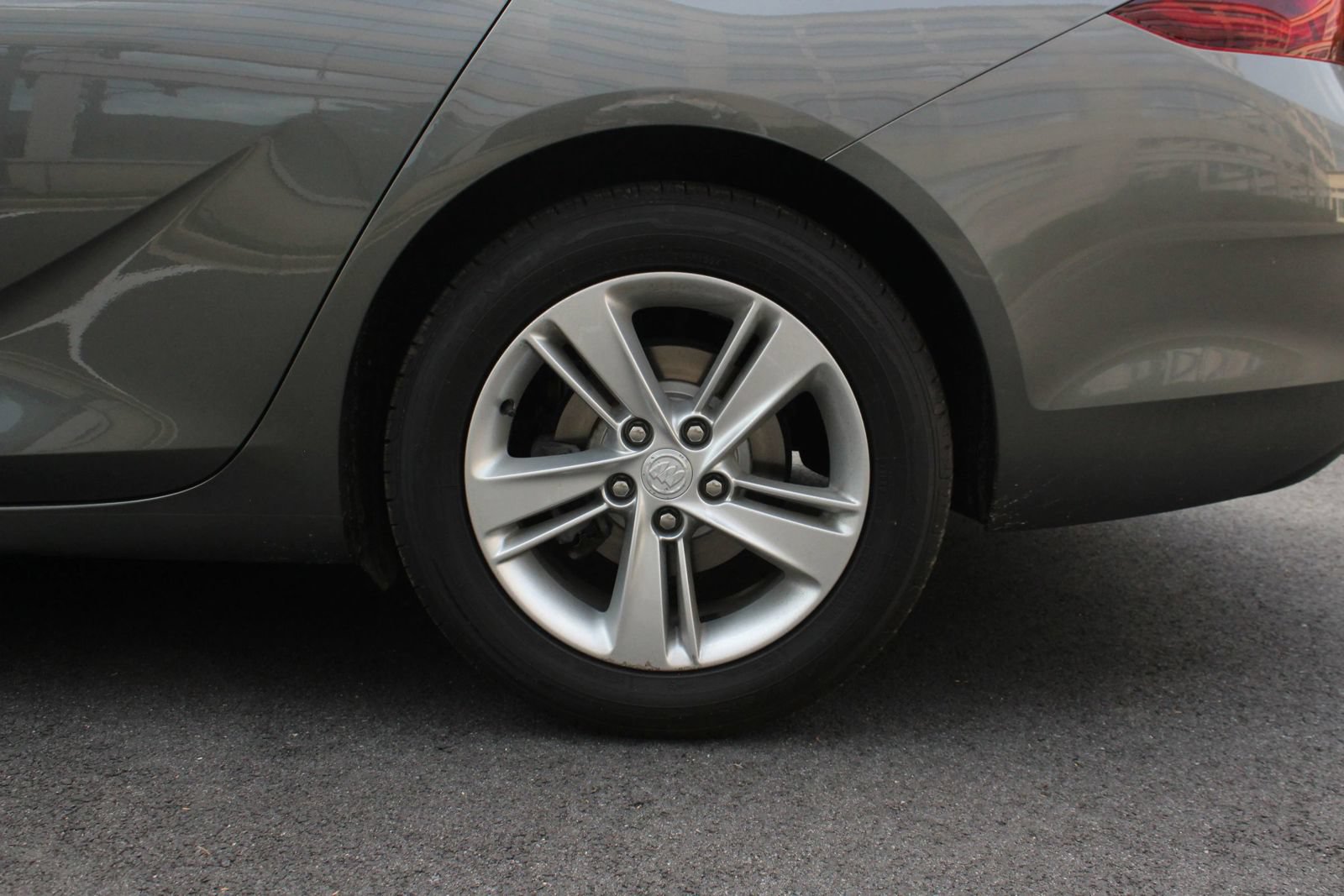 Used 2018 Buick Regal Preferred w/ Sights and Sounds Package FWD image 10