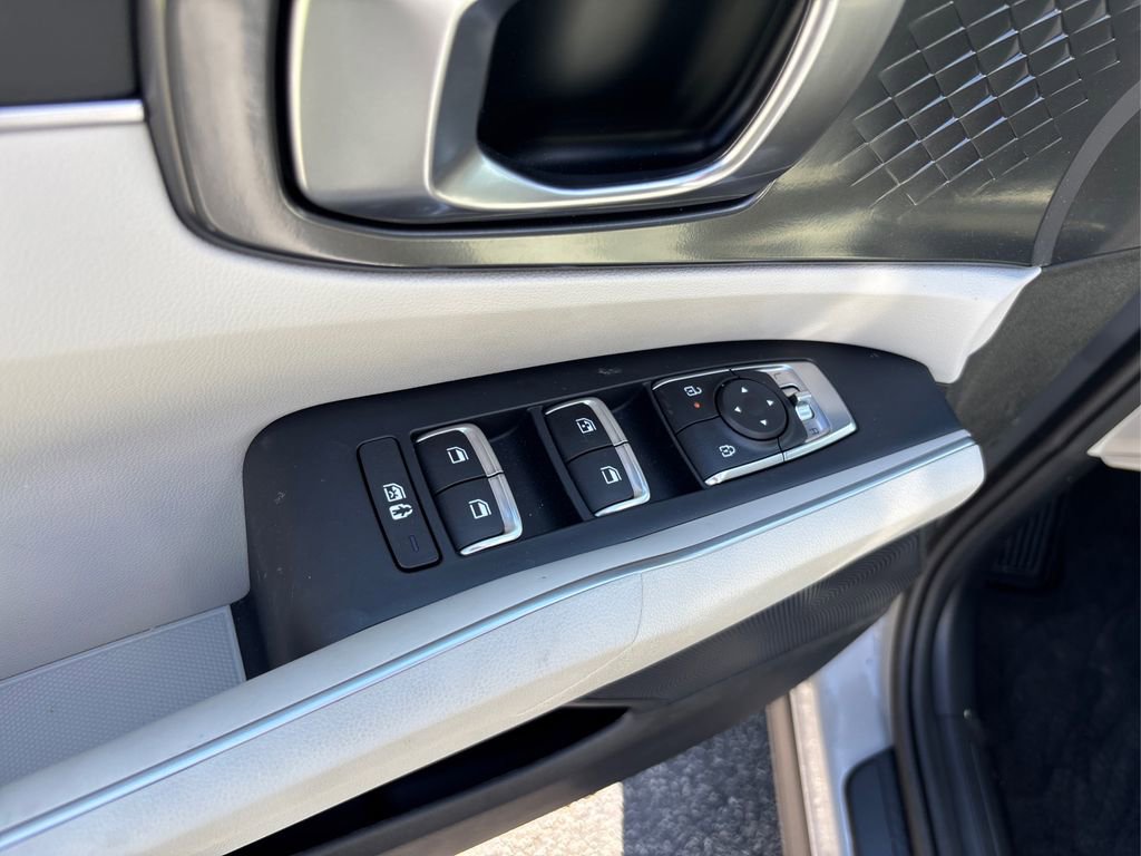 Certified 2025 Kia Sorento S image 30