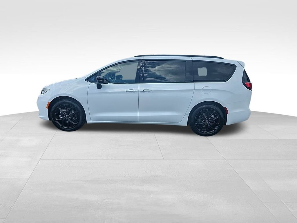 New 2026 Chrysler Pacifica Limited image 5