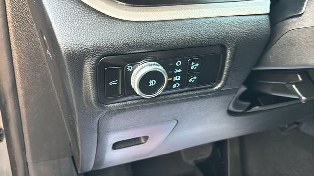Used 2023 Ford Explorer XLT w/ Equipment Group 202A AWD/4WD image 11