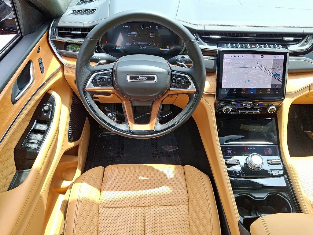 Used 2023 Jeep Grand Cherokee Summit AWD/4WD image 12