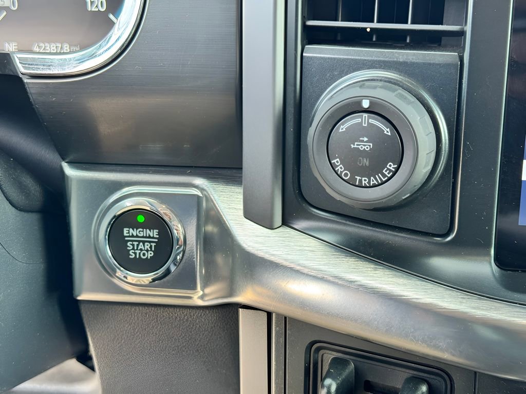 Used 2022 Ford F150 Lariat w/ Equipment Group 502A High image 18