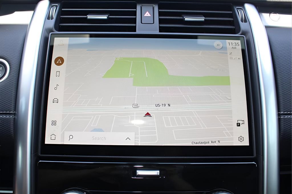 New 2025 Land Rover Discovery Dynamic SE image 24