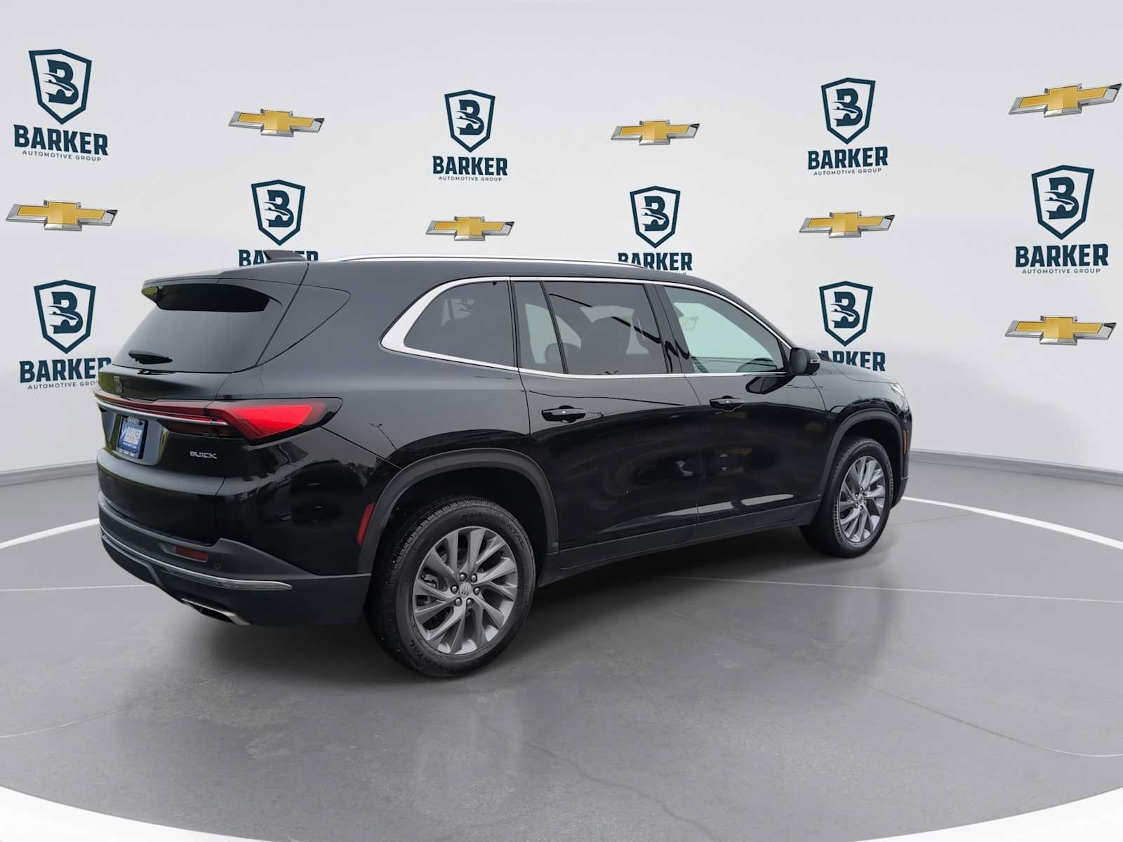 Used 2025 Buick Enclave Preferred AWD/4WD image 8