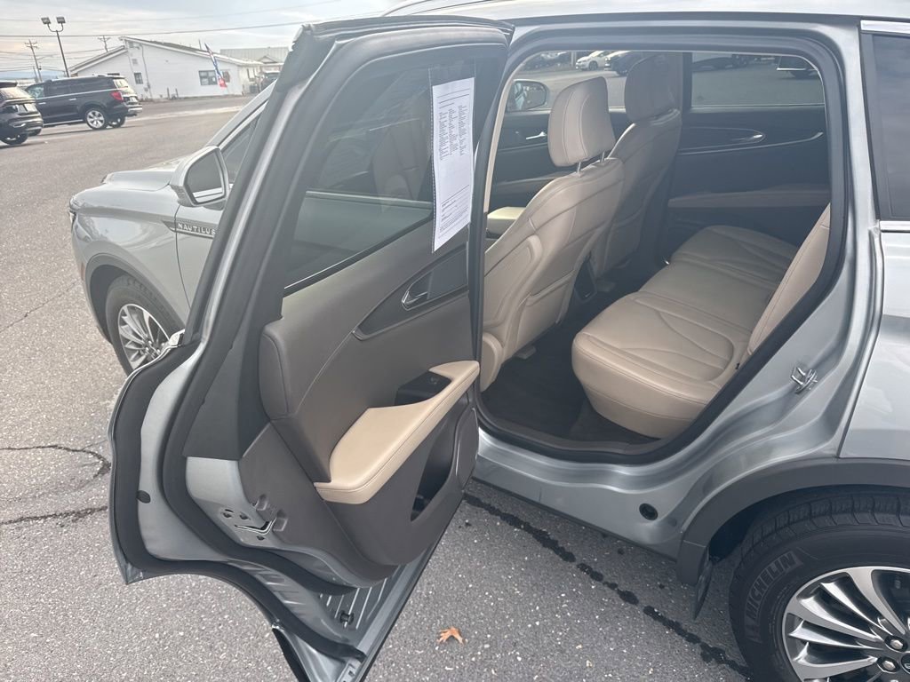 Certified 2023 Lincoln Nautilus AWD image 15