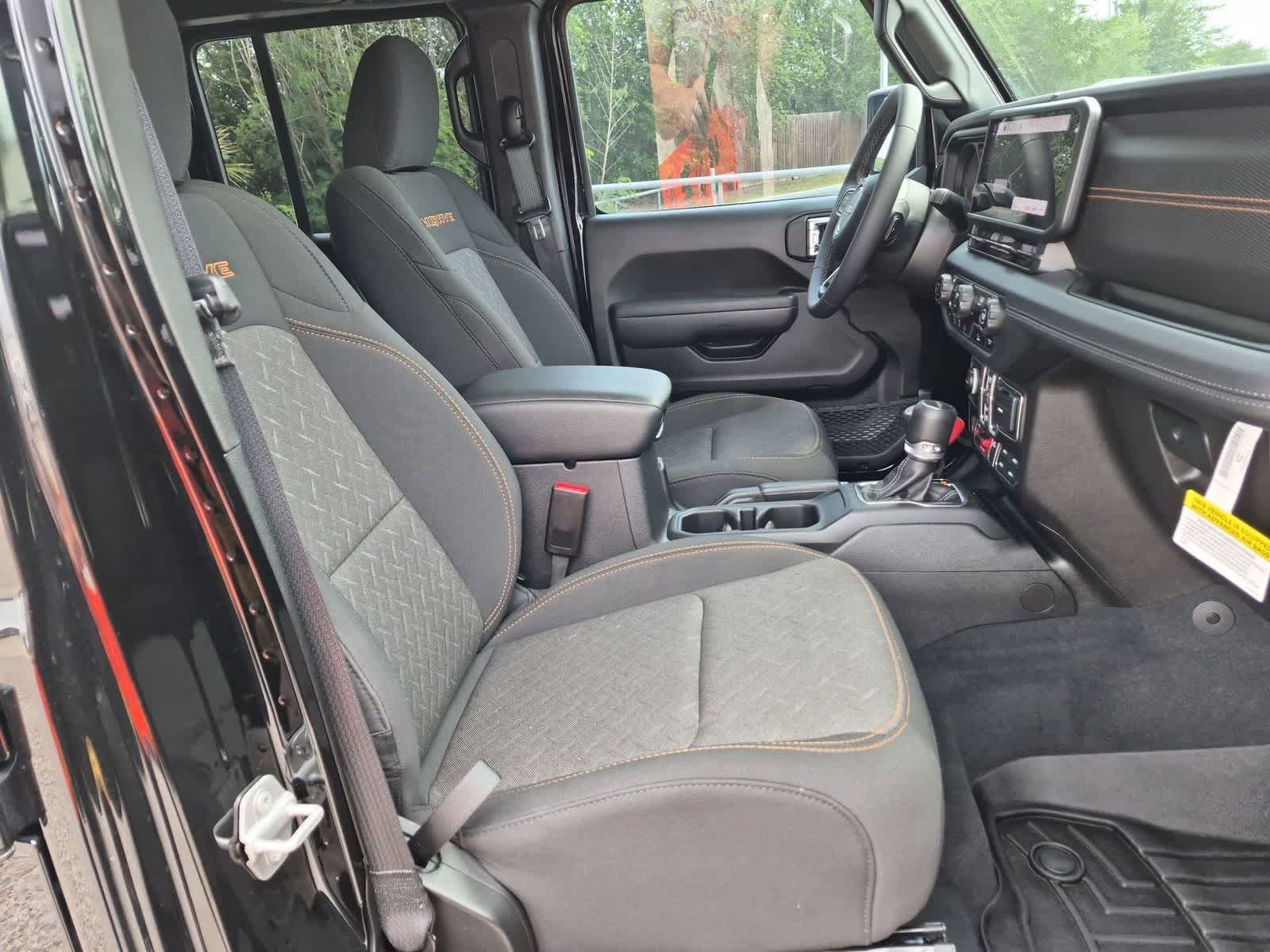 Used 2025 Jeep Gladiator Mojave AWD/4WD image 26