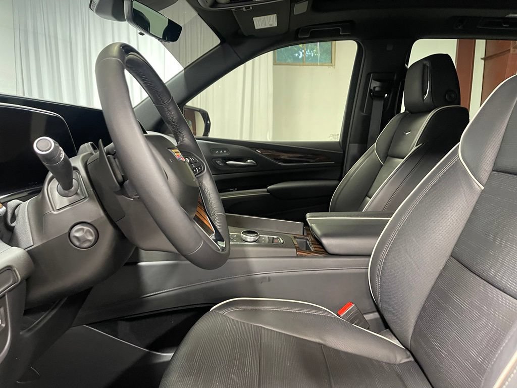 Used 2024 Cadillac Escalade Premium Luxury AWD/4WD image 20