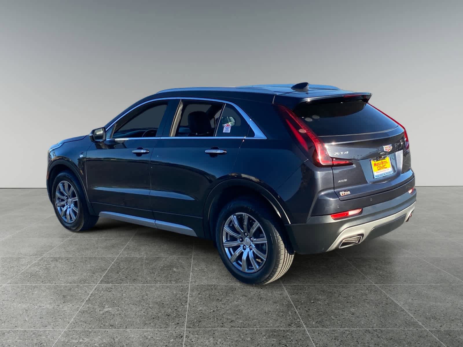 Used 2023 Cadillac XT4 Premium Luxury image 3