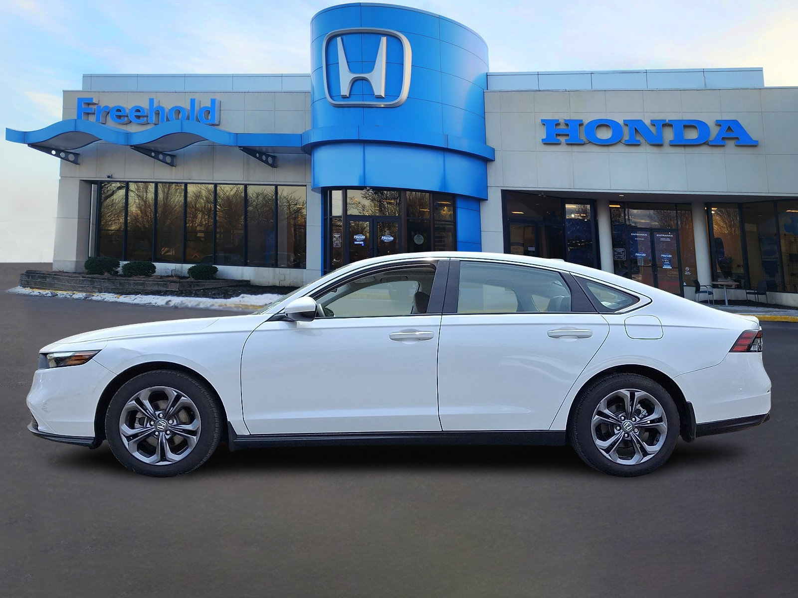 Used 2023 Honda Accord EX image 4