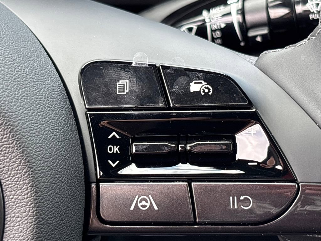 Certified 2025 Hyundai Elantra Sport image 23